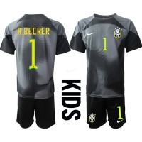 Camiseta Brasil Alisson Becker #1 Portero Primera Equipación para niños Mundial 2022 manga corta (+ pantalones cortos)